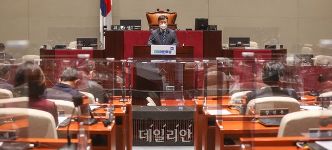 윤호중 더불어민주당 원내대표가 9일 서울 여의도 국회에서 열린 의원총회에서 모두발언을 하고 있다. (공동취재사진) ⓒ데일리안 박항구 기자